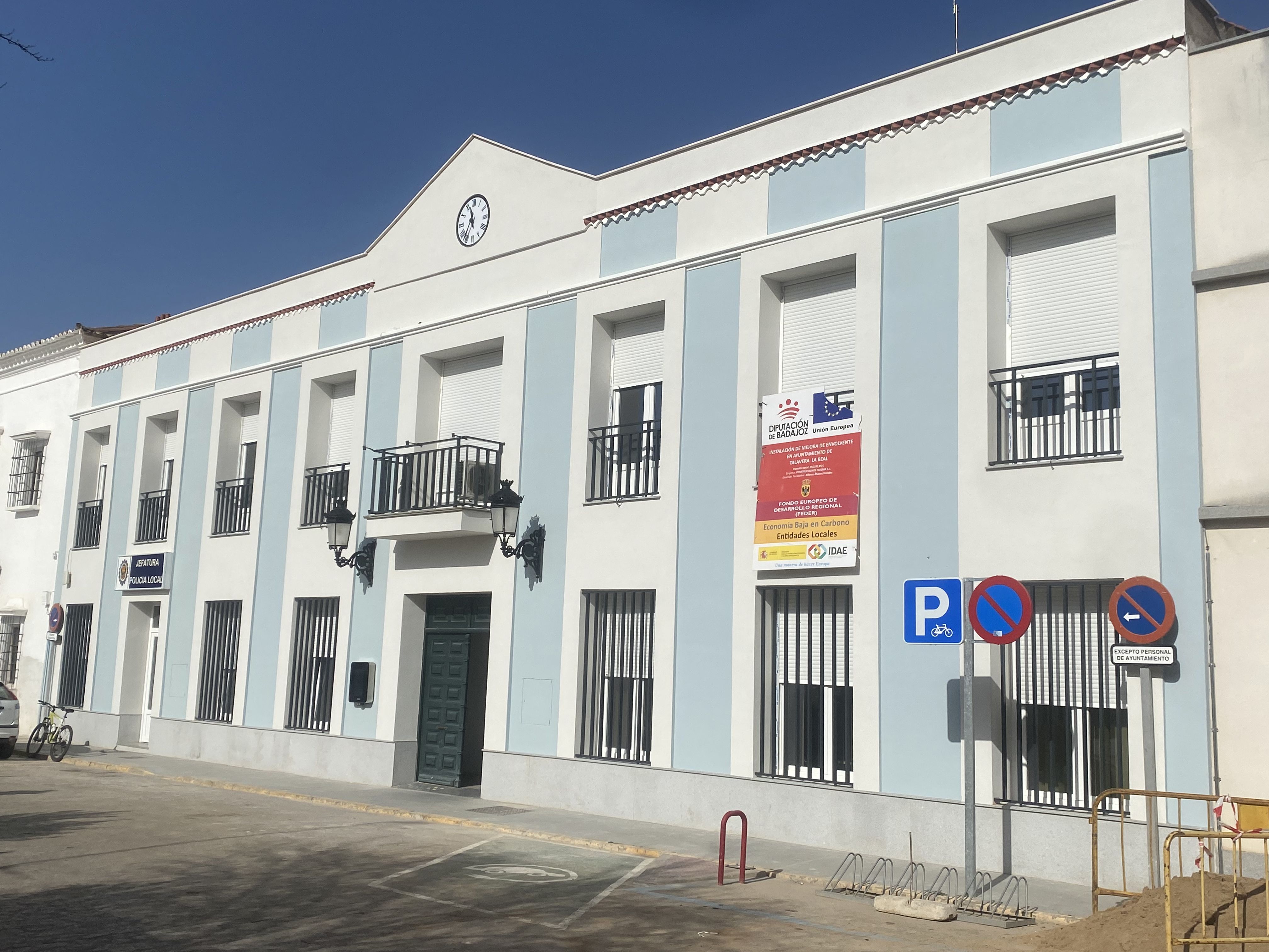 Colocacion de SATE en fachada Ayuntamiento Talavera de la Real